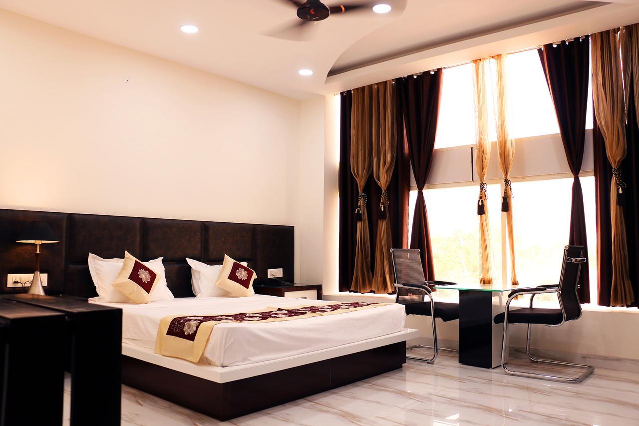 Hotel Neelam Moga Ludhiana Luaran gambar