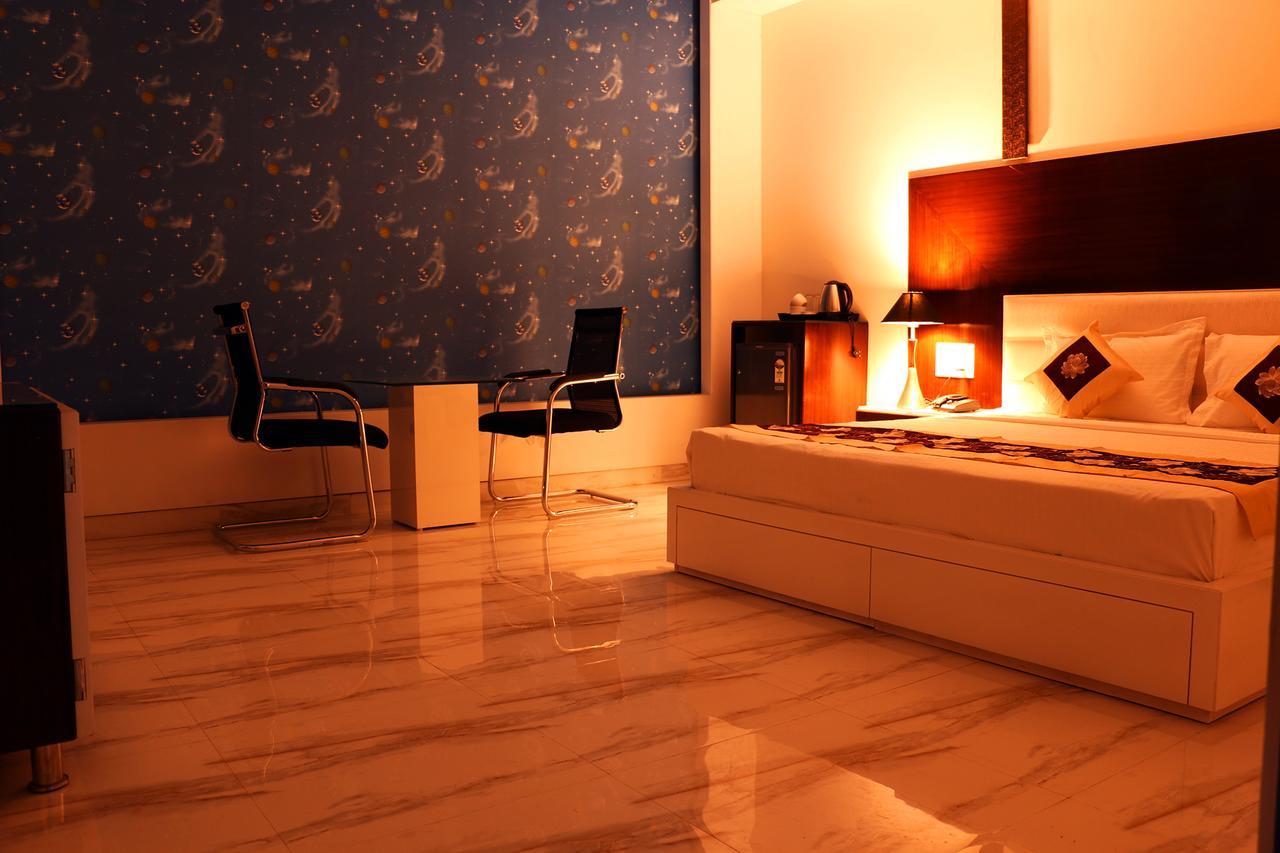 Hotel Neelam Moga Ludhiana Luaran gambar