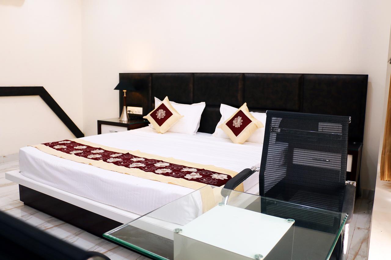 Hotel Neelam Moga Ludhiana Luaran gambar
