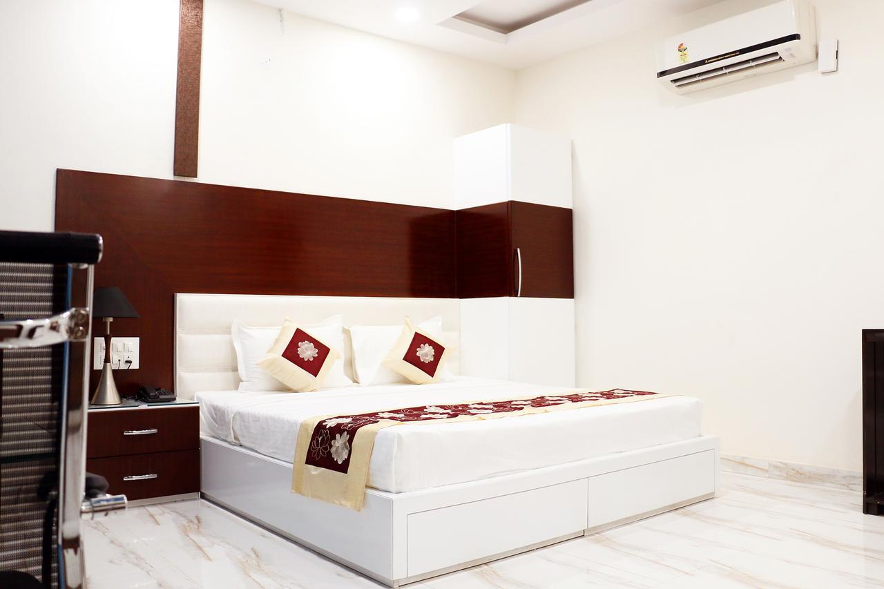 Hotel Neelam Moga Ludhiana Luaran gambar