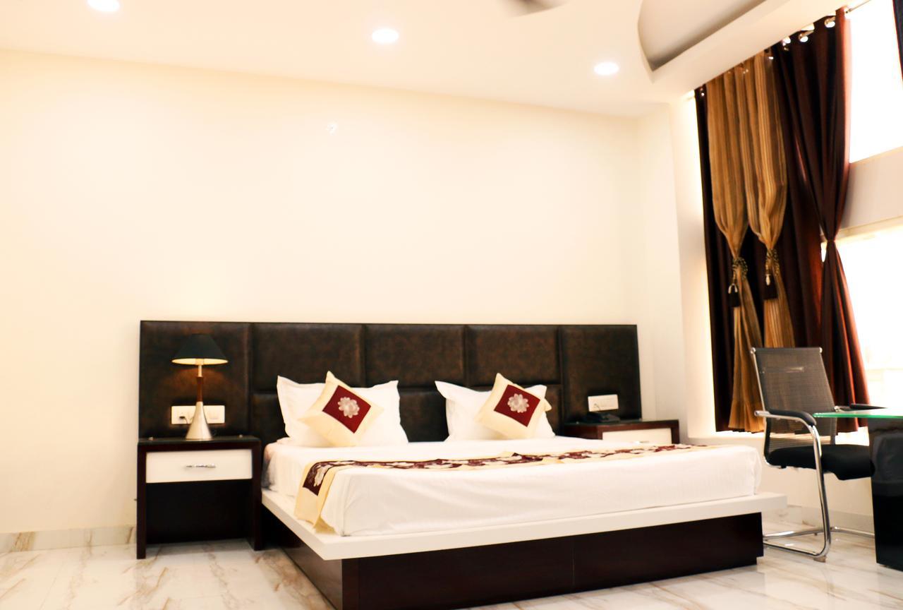 Hotel Neelam Moga Ludhiana Luaran gambar