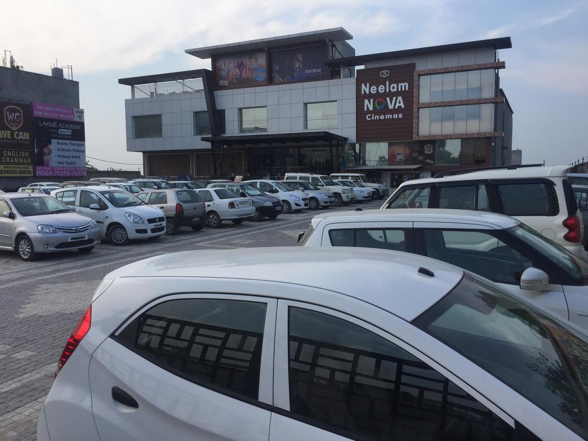 Hotel Neelam Moga Ludhiana Luaran gambar