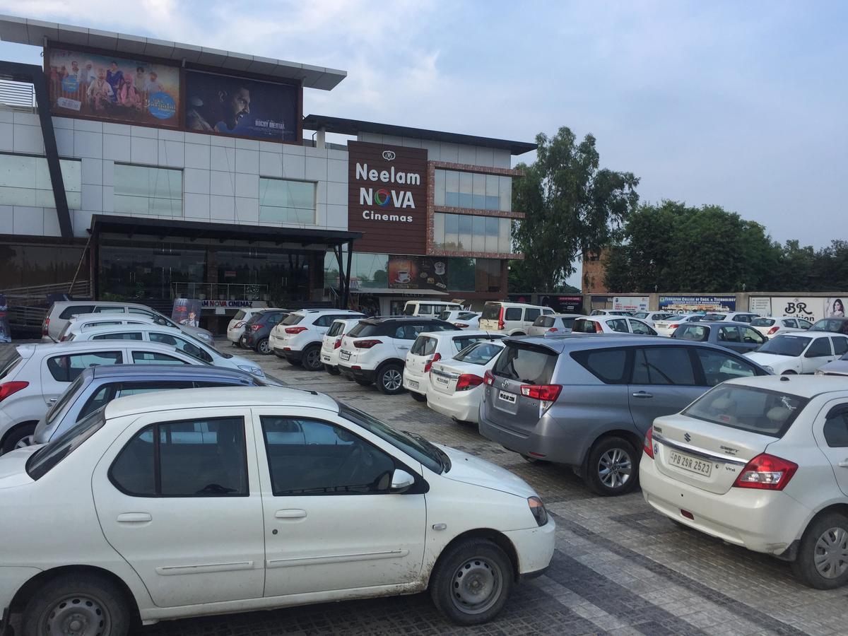 Hotel Neelam Moga Ludhiana Luaran gambar